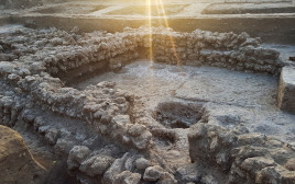 חפירת רשות העתיקות בשנת 2018 לפני הקמת שכונת אגמים (צילום: יעל עבאדי-רייס, רשות העתיקות)