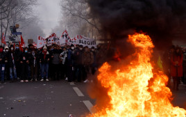 מחאת הפנסיות בצרפת (צילום: רויטרס)