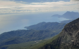 מראה מרום הר טהטלי בעת העלייה ברכבל  (צילום: עמרי גלפרין)