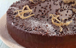 עוגת שוקולד וחלווה (צילום: פסקל פרץ-רובין)