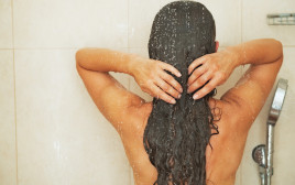 מקלחת של הגוף והאיברים האינטימיים פעם ביום חשובה (צילום: אינג'אימג')