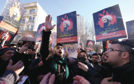 מפגינים איראנים (צילום: רויטרס)