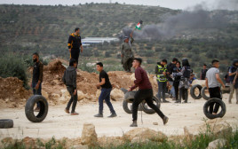 עימותים בין פלסטינים וכוחות צה"ל בשטחים (צילום: נאסר אישתיה, פלאש 90)