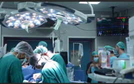 ניתוח השתלת הלב אמש בבילינסון. ארבעה מחמשת האיברים הושתלו בבית החולים (צילום: דוברות בית החולים בילינסון)