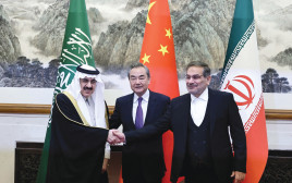 נציגי איראן, סין וסעודיה בפגישת חתימת ההסכם (צילום: רויטרס)