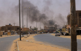 היתקלויות בין הצבא הסודני לבין מיליציית "ההתערבות המהירה" (צילום: REUTERS/Mohamed Nureldin Abdallah)