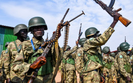 חיילים בסודאן (צילום: REUTERS/Samir Bol)