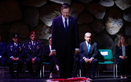 נשיא המדינה יצחק הרצוג בטקס ביד ושם (צילום:  אריק מרמור, פלאש 90)