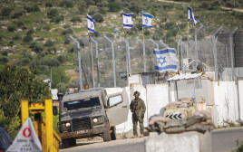מחסום צבאי ביהודה ושומרון. ארכיון (צילום: נאסר אישתיה, פלאש 90)