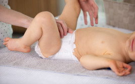 מי חשב שקקי של תינוק יכול להיות כל כך אינפורמטיבי? (צילום: אינג'אימג')