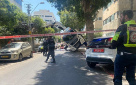 זירת תאונת המנוף בתל אביב (צילום: תיעוד מבצעי מד"א)