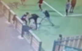 התקיפה האלימה במגרש הכדורגל ביבניאל (צילום: דוברות המשטרה)