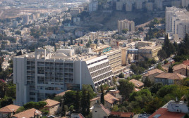המרכז הרפואי בני ציון בחיפה (צילום: AlexJilitsky, CC BY-SA 3.0)