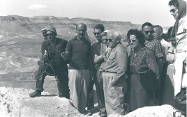 יגאל ידין ובן גוריון במצדה, 1963 (צילום:  פריץ כהן לע''מ)