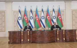 הנשיא יצחק הרצוג ונשיא אזרבייג'ן אלייב בארמון הנשיאות בבאקו (צילום: אנה ברסקי)