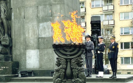 טקס באנדרטה למרד גטו ורשה בפולין (צילום: מאיר עוזיאל)