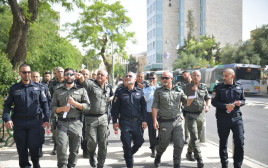 המשטרה מסיירת במסלול המצעד (צילום: דוברות המשטרה)