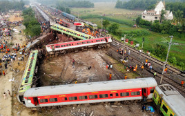 תאונת הרכבות הקטלנית בהודו (צילום: רויטרס)