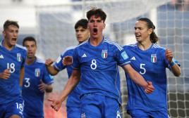 צ'זארה קסאדיי שחקן נבחרת איטליה עד גיל 20 חוגג שער (צילום: רויטרס)