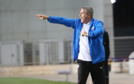 ניר לוין מאמן הנבחרת הצעירה של ישראל (צילום: מערכת וואלה!, אודי ציטיאט)