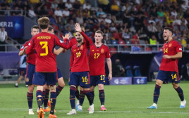 פתחו ברגל ימין. שחקני נבחרת ספרד הצעירה (צילום: אימג'בנק  GettyImages)