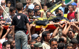 הלוויית המחבלים שחוסלו בג'נין ב-2006 (צילום: REUTERS/Abed Omar Qusini)