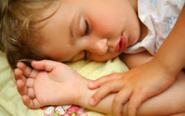 ילד ישן (צילום: אינגאימג')