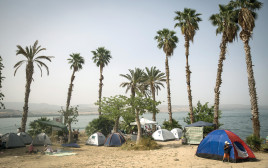 אוהלים בכנרת (צילום: הדס פארוש, פלאש 90)