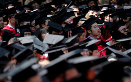 סטודנטים באוניברסיטת "הרווארד", למצולמים אין קשר לכתבה (צילום: REUTERS/Brian Snyder/File Photo)