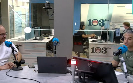 ינון מגל וחיים לוינסון  (צילום: 103FM)