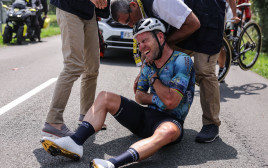מארק קאבנדיש, רוכב אופניים בריטי פצוע, טור דה פראנס 2023 (צילום: GettyImages, THOMAS SAMSON/AFP)