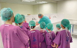 ילדים בחדר הניתוח (צילום: יחצ)