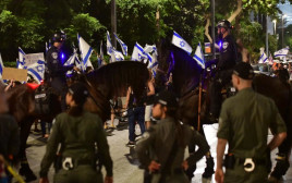 הפגנה בתל אביב (צילום: אבשלום ששוני)