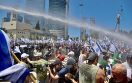 מכת"זית הופעלה נגד מפגינים בעת חסימת כביש בתל אביב במהלך יום השיבוש (צילום: אבשלום ששוני)