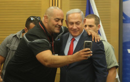 בנימין נתניהו ואיציק זרקא (צילום: מרק ישראל סלם)