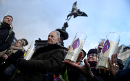 אירוע לזכר נספי השואה בלונדון (צילום: רויטרס)
