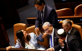 נתניהו, לוין, מירי רגב במליאה (צילום: REUTERS/Amir Cohen)