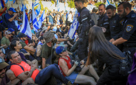 עימותים בין שוטרים ומפגינים בירושלים (צילום: נועם ריבקין פנטון פלאש 90)
