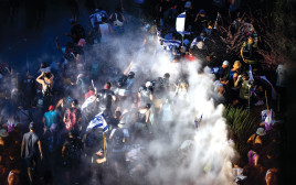 מפגינים נגד הרפורמה בדרך בגין בירושלים (צילום: יונתן זינדל פלאש 90)
