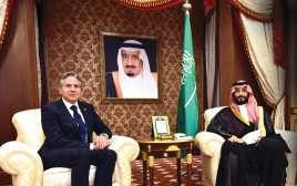 יורש העצר הסעודי מוחמד בן סלמן ומזכיר המדינה האמריקאי אנתוני בלינקן (צילום: רויטרס)
