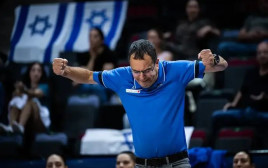 הישג מדהים. המאמן טל נתן (צילום: אתר רשמי, FIBA)