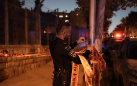 זירת הפיגוע בשכונת גילה (צילום: דוברות המשטרה)