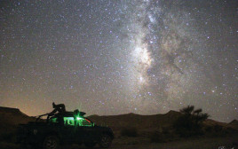 ליל מטאורים במכתש רמון (צילום: גל ביסמוט)