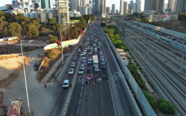 איילון צפון נחסם לתנועה (צילום: ללא קרדיט)