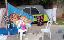 האוהל של המשפחה בקריית אונו  (צילום: צילום פרטי)