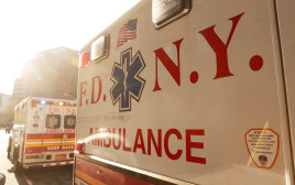 אמבולנס בניו יורק (צילום: REUTERS/Lucas Jackson)