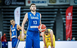 שחקן נבחרת ישראל בכדורסל בן קרטר (צילום: אתר רשמי, האתר הרשמי של פיב"א)