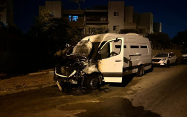 רכב שב"ס הוצת בבאר שבע (צילום: דוברות המשטרה)