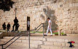זירת הפיגוע סמוך לשער יפו בירושלים (צילום:  Chaim Goldberg/Flash90)