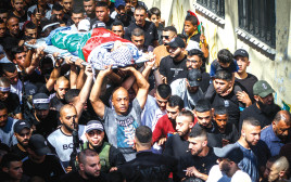 הלווייתו של איאד סמיע חאלד שנהרג בפשיטת צה"ל (צילום: נאסר אישתיה, פלאש 90)